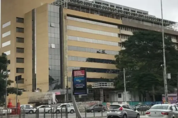 Investigate possible case of Ebola virus infection in Brazil