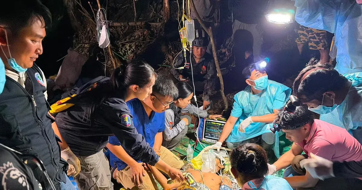 Rescue teams managed to free five people trapped for more than a week in a cave in Laos