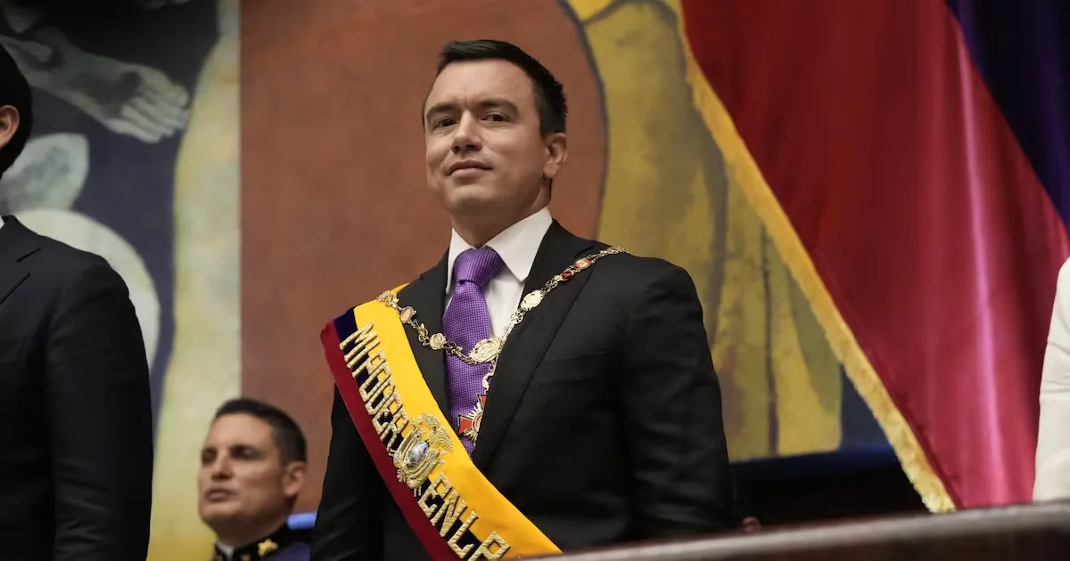 Ecuador's President again reduces his government, going from 14 to 10 ministries