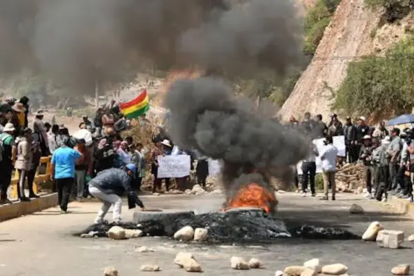 Clashes over road clearing in Bolivia leave at least 35 injured