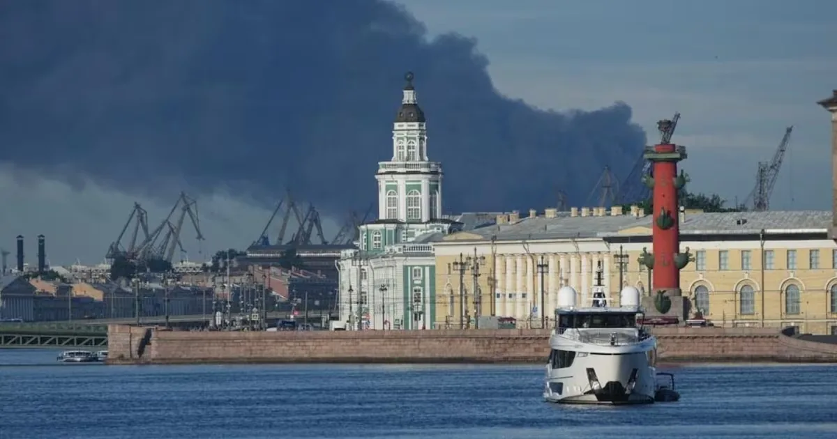 “I thank our soldiers for their precision”: Zelensky claims a Ukrainian attack on an oil terminal in Saint Petersburg