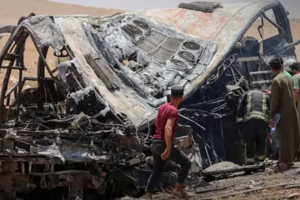 At least 35 dead and 30 injured in a collision between two buses in Syria