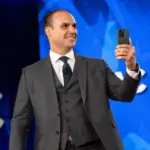 U.S. grants permanent residency to fugitive Eduardo Bolsonaro for his “extraordinary abilities”