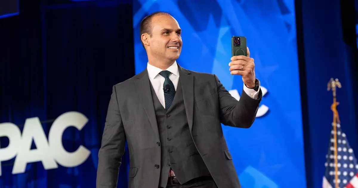 U.S. grants permanent residency to fugitive Eduardo Bolsonaro for his “extraordinary abilities”