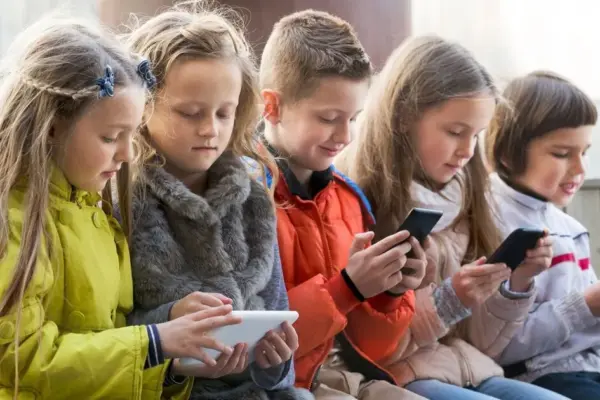 French Parliament approves a widespread ban on social media for minors under 15