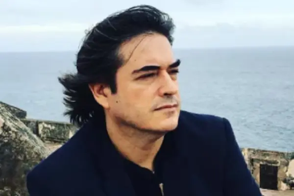 Or let us swear to die with glory: a story by Jaime Bayly