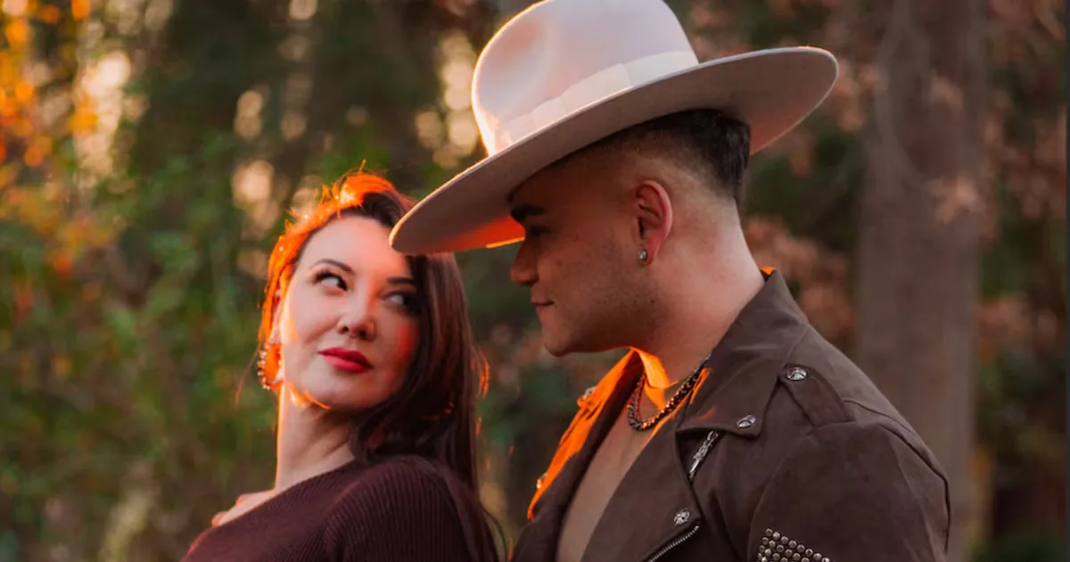 Koke Núñez and Entremares ignite the scene with “A Besitos,” their new romantic northern cumbia