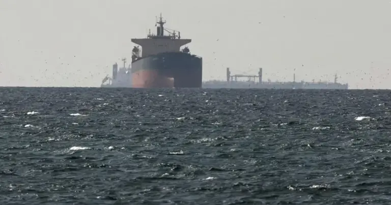 U.S. completes a new round of attacks against Iran and announces it is resuming the blockade of its ports