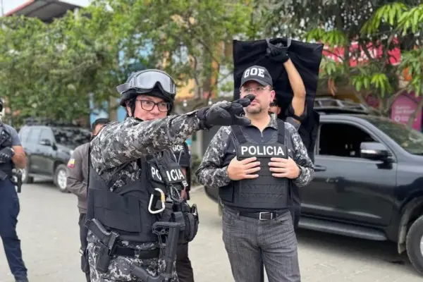 Interior Minister of Ecuador shot in an anti-drug operation in Esmeraldas