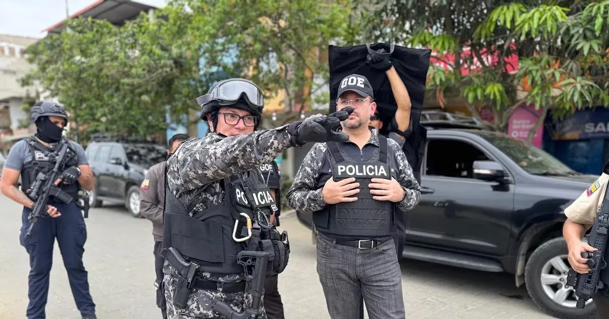 Interior Minister of Ecuador shot in an anti-drug operation in Esmeraldas