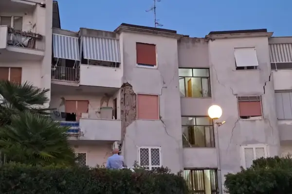 300 people are evacuated after a 4.7 magnitude earthquake in Italy
