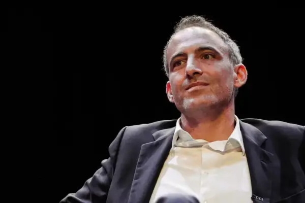 Raphaël Glucksman announces his candidacy and shakes up the election campaign in France