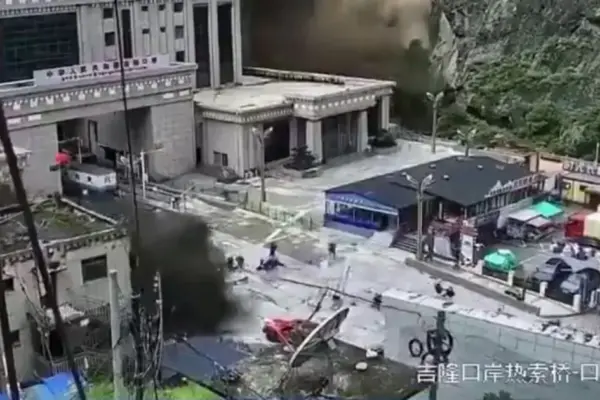 Death toll rises to 22 due to severe floods in northern Nepal, on the border with Tibet