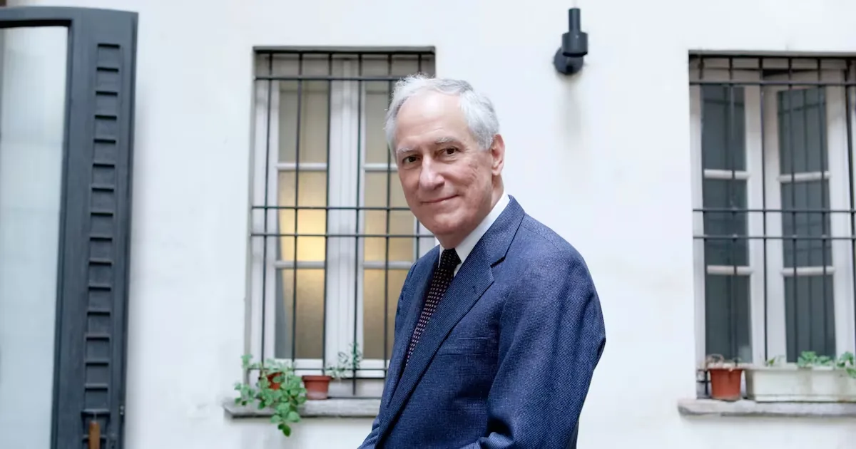 Book Review: from Robert Darnton to Daniel Alarcón