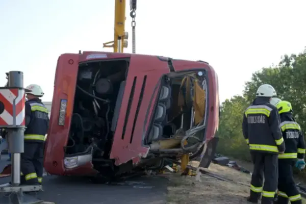 At least 12 dead and 10 seriously injured after bus overturn with Polish pilgrims in Hungary
