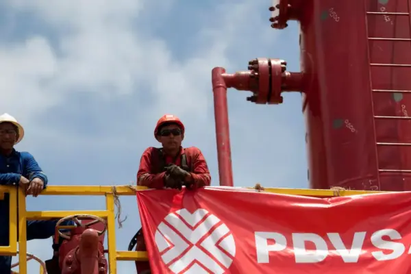 What does Venezuela gain and give up with the "historic" oil agreement with Trump?