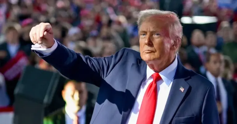 Trump threatens to bomb Oman if it "gets in his way"