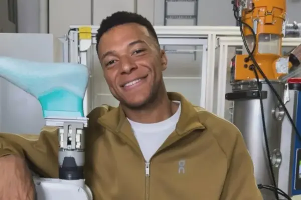 Kylian Mbappé parts ways with Nike and signs for the brand of Roger Federer and Thierry Henry