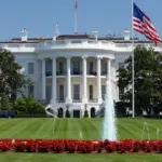 Three media outlets denounce access blocks to the White House following Trump's ban
