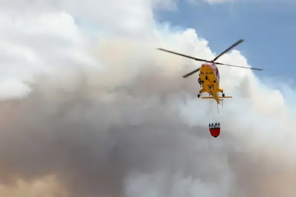 Quito firefighters manage to control seven of nine forest fires recorded in the city