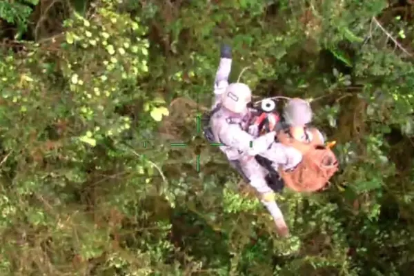 The lifeless bodies of the five occupants of a small plane that crashed in central Colombia are found