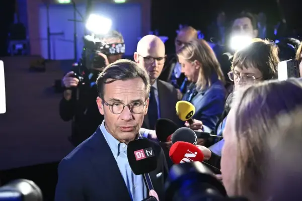 The Prime Minister of Sweden resigns after the leftist bloc's victory in the elections