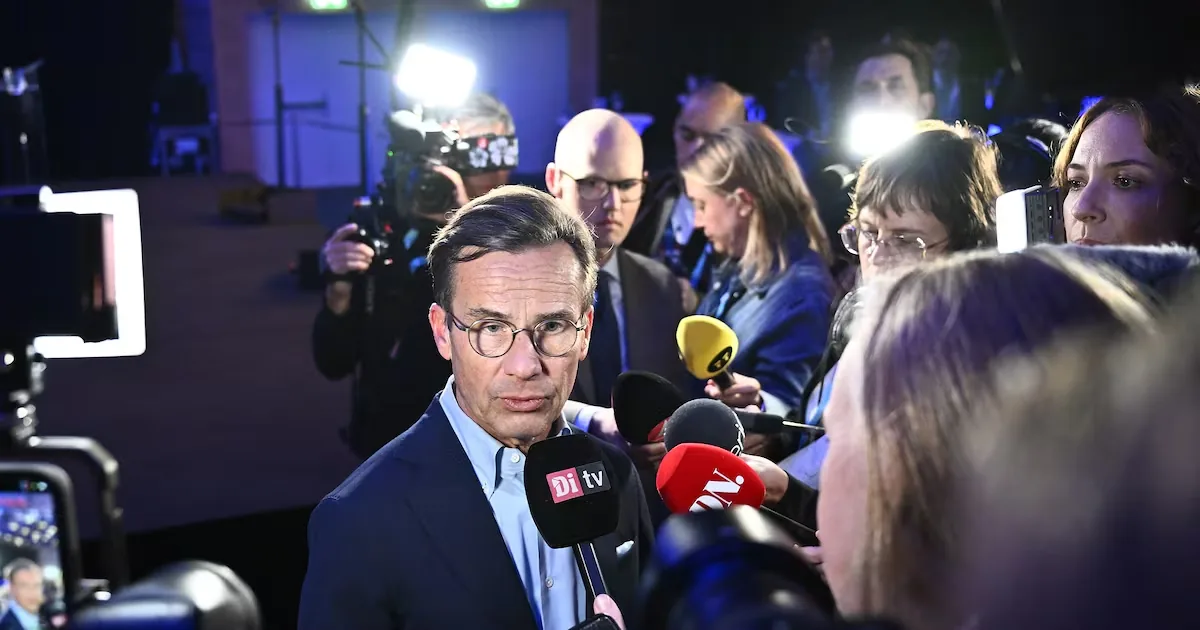 The Prime Minister of Sweden resigns after the leftist bloc's victory in the elections